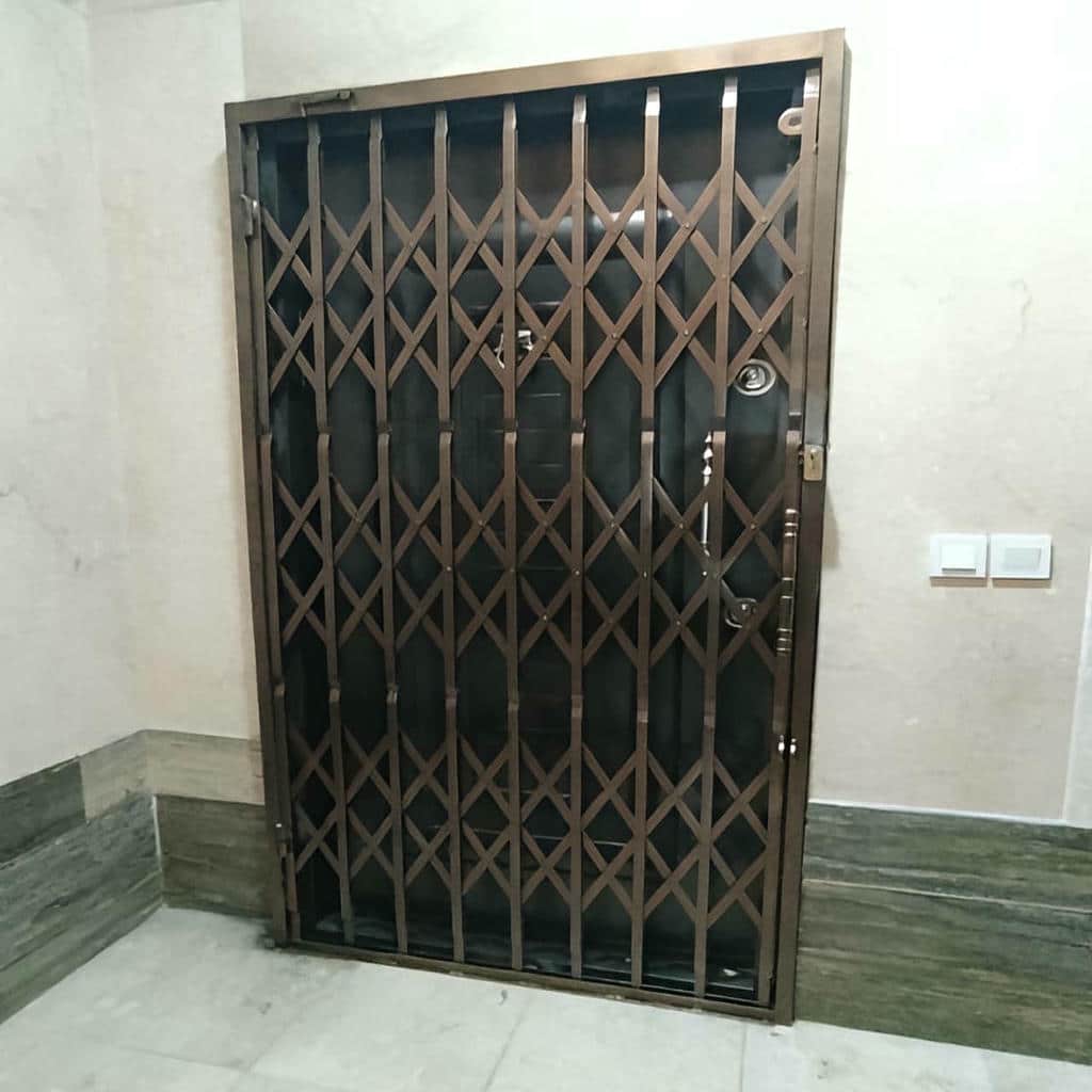 طرح چهار گل حفاظ آکاردئونی درب واحد مسکونی برای قاب پهن