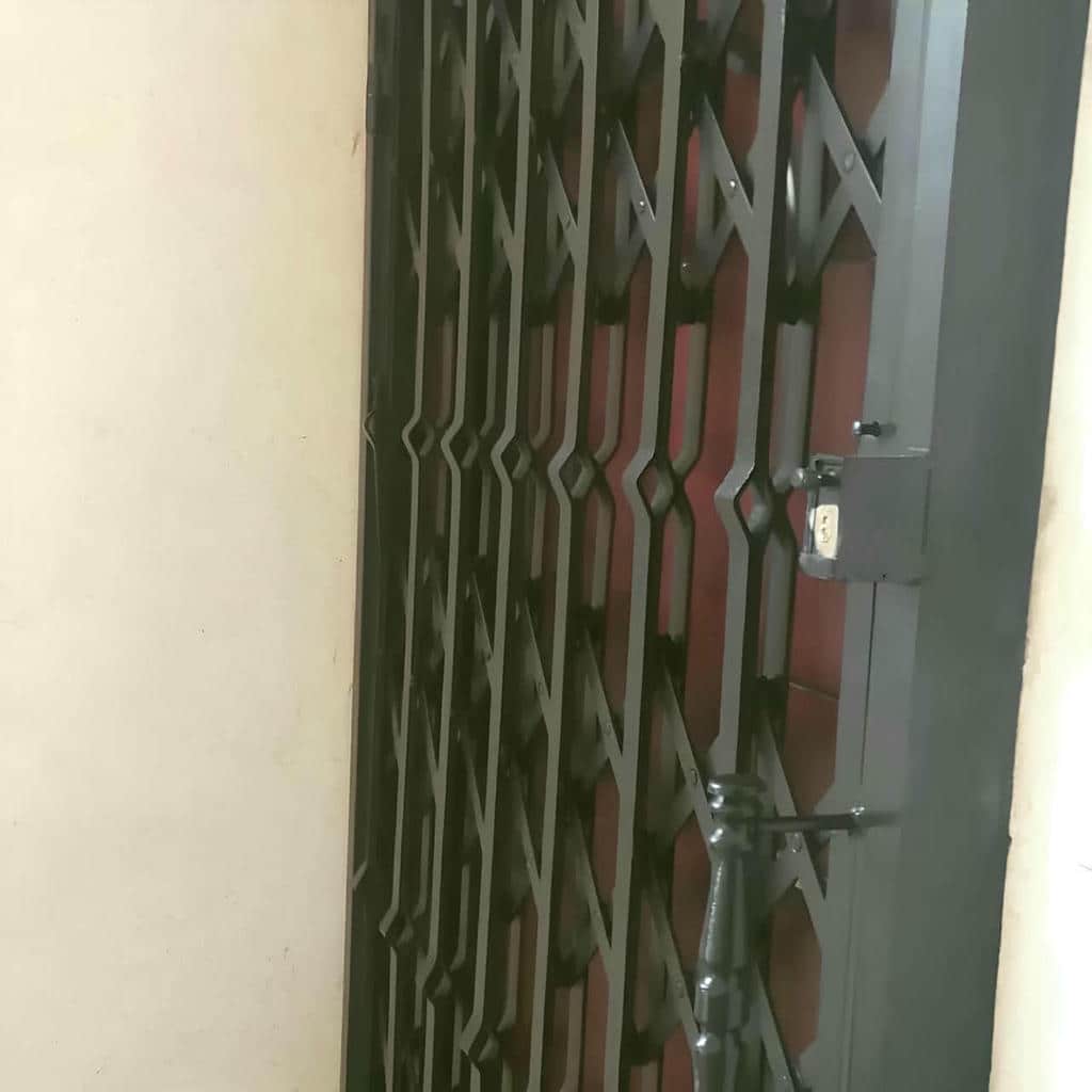 خرید حفاظ درب ضد سرقت فلزی هماهنگ با نمای ورودی