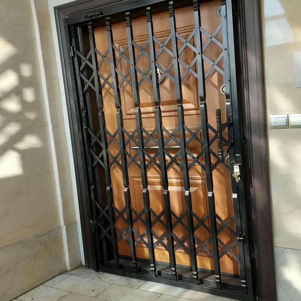 قیمت حفاظ درب ضد سرقت فلزی با طرح و رنگ متفاوت قیمت حفاظ درب ضد سرقت فلزی با طرح و رنگ متفاوت