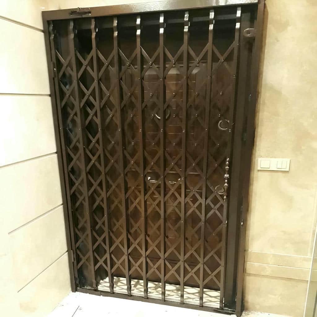 طرح دو گل حفاظ آکاردئونی درب واحد مسکونی با رنگ هماهنگ