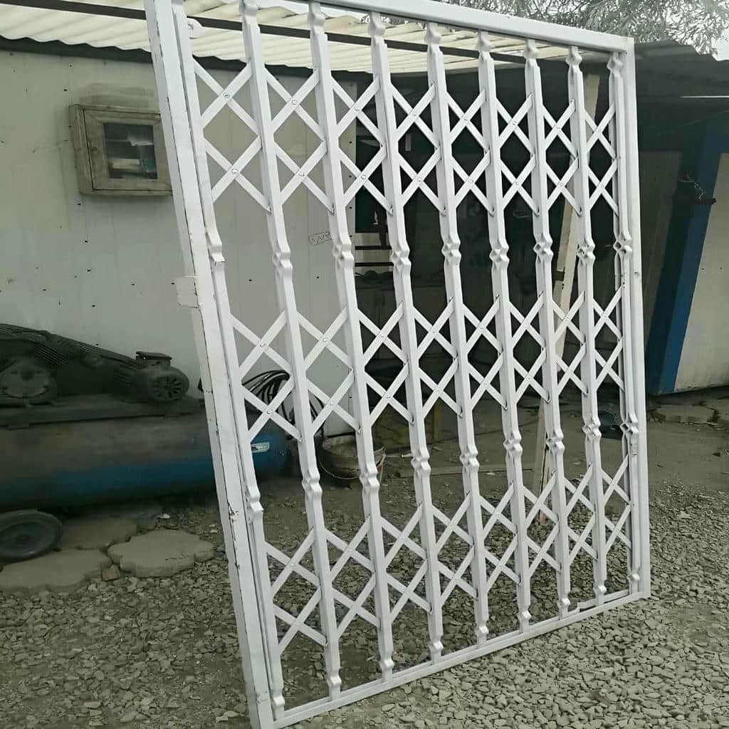 قیمت حفاظ پشت درب آپارتمان ریلی با طرح و رنگ متفاوت