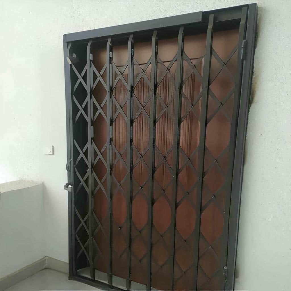 سفارش درب آکاردئونی طلایی سلطنتی با قاب اختصاصی