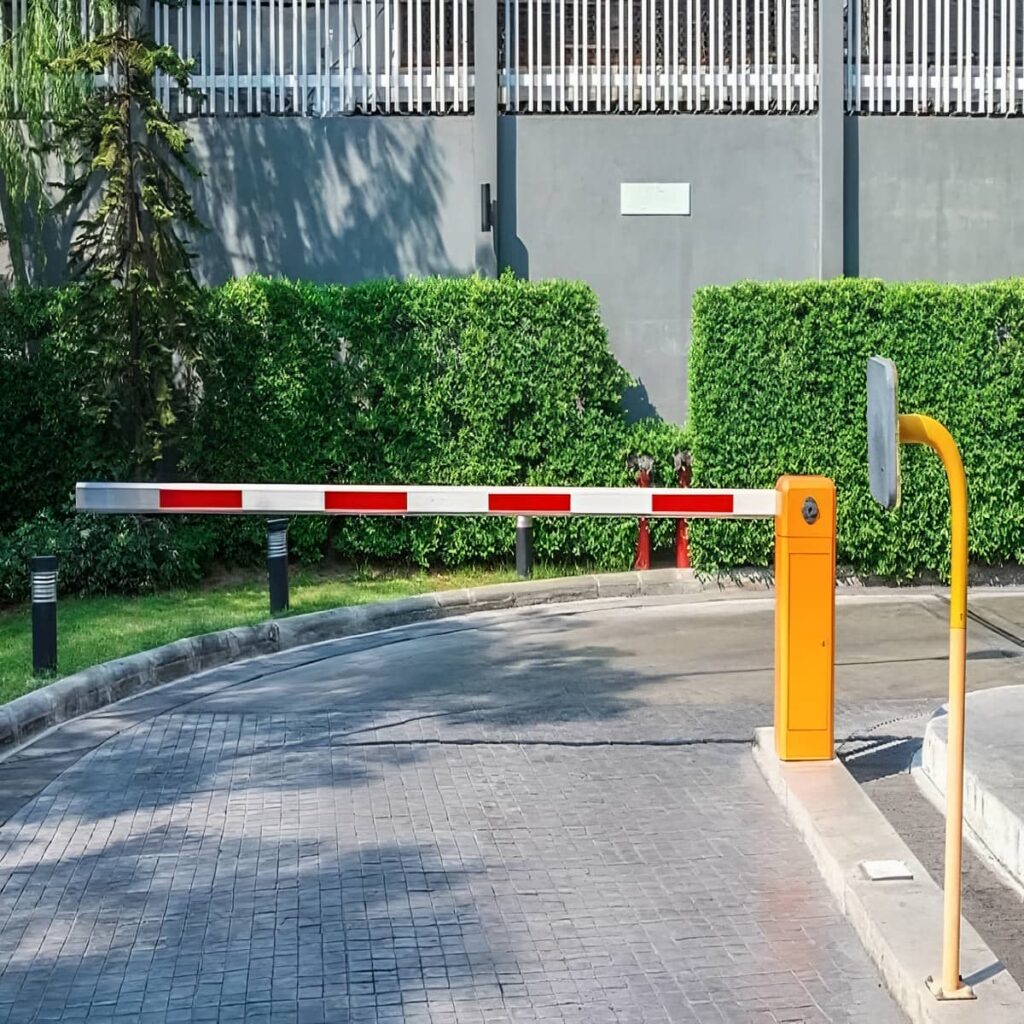 سفارش راهبند زنجیری محوطه باز با رنگ سفارشی