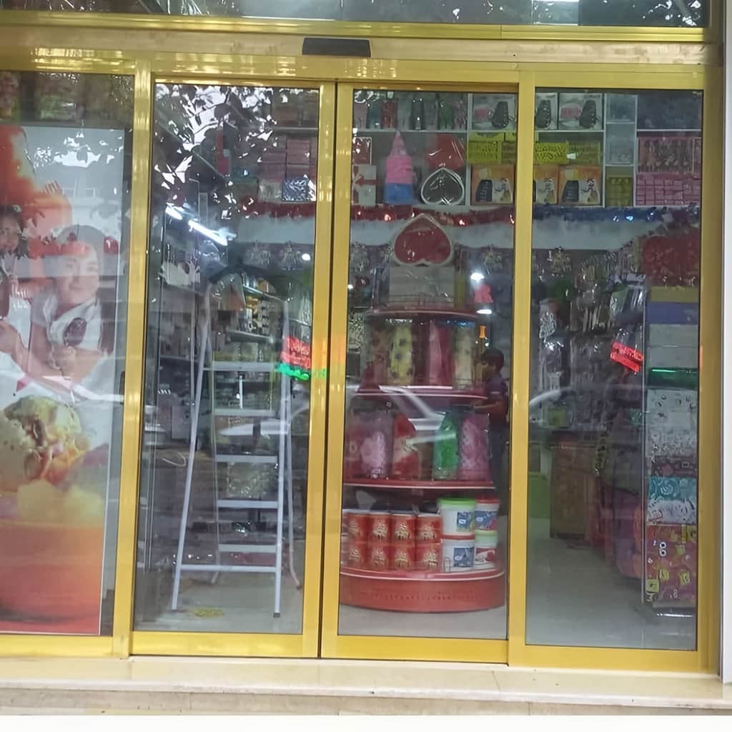 نصب درب شیشه ای لمینت اتوماتیک لابی تکلنگه نصب درب شیشه ای لمینت اتوماتیک لابی تکلنگه