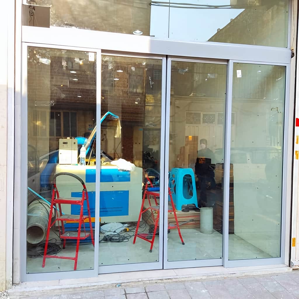 خرید درب اتوماتیک شیشه ای کم صدا دولنگه متقارن