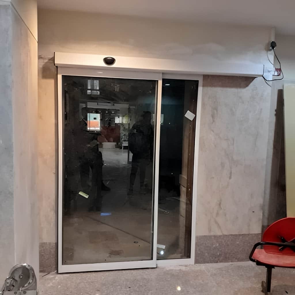 سفارش درب اتوماتیک شیشه ای لولایی تک‌لنگه