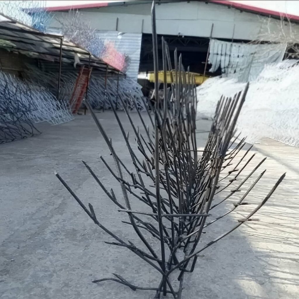 حفاظ شاخ گوزنی خطی با رنگ مشکی مات برای نمای مدرن