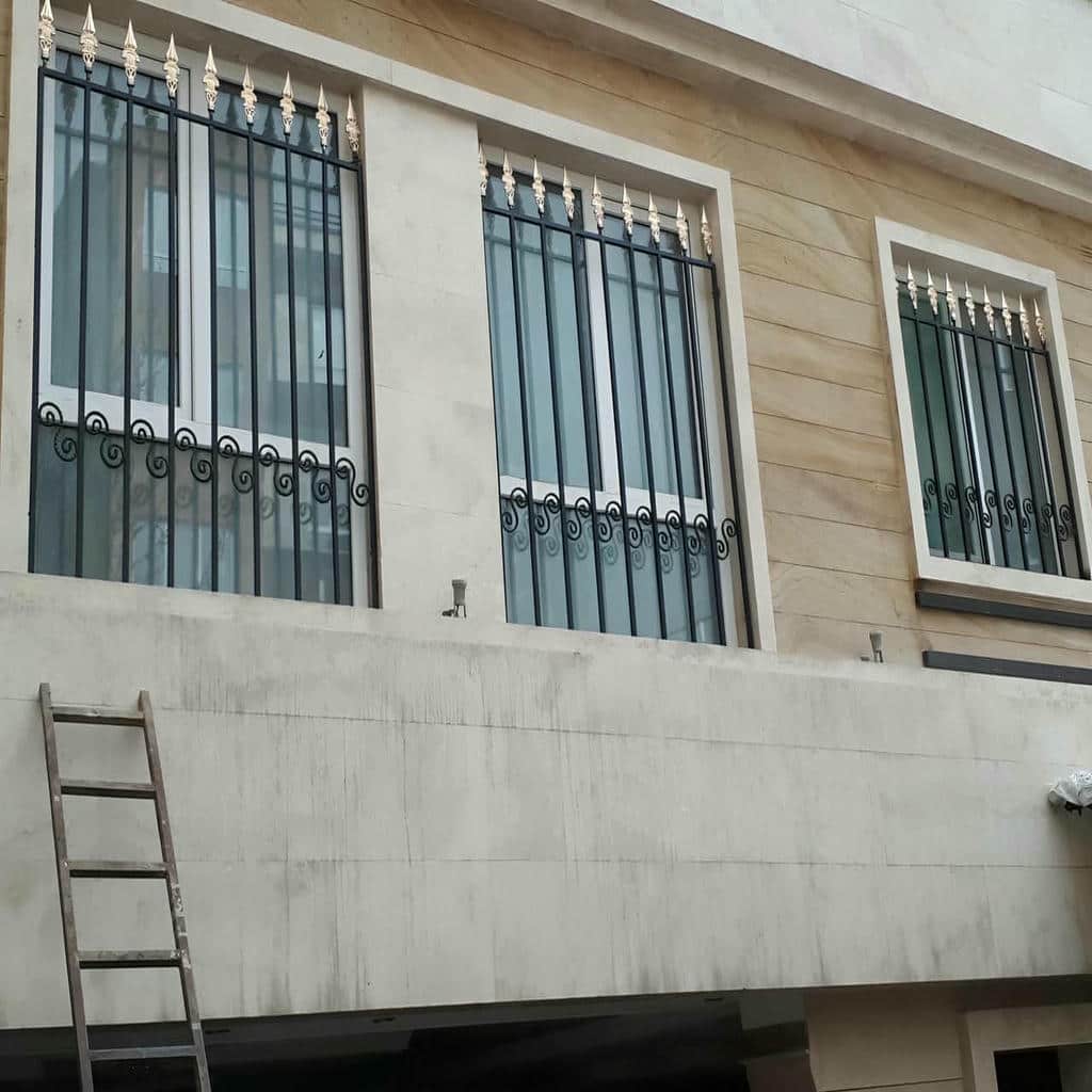 ساخت حفاظ پنجره آپارتمان طبقات پایین مدل قوس‌دار