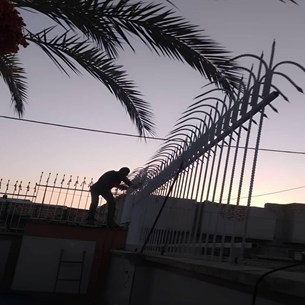 حفاظ دیوار کلاسیک سرنیزه با نوک سلطنتی پهن