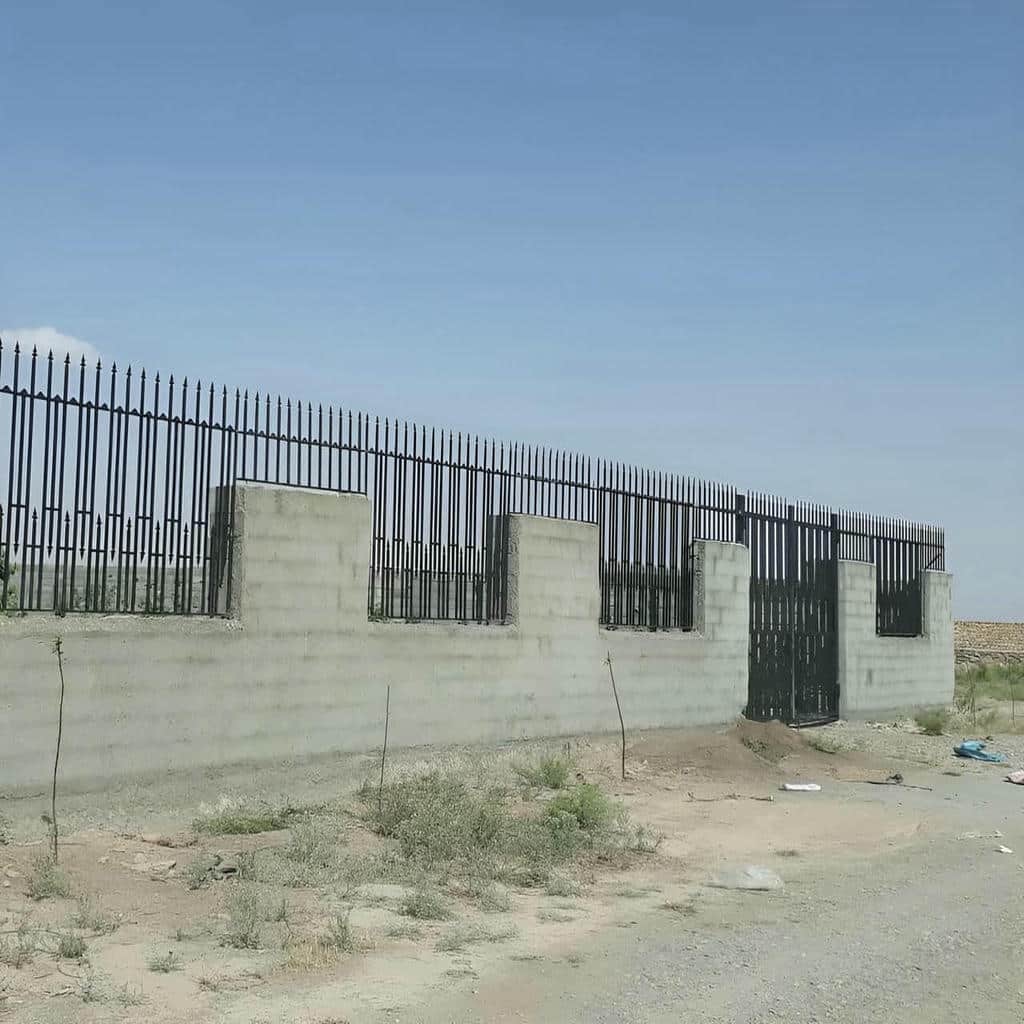 خرید حفاظ دیوار کلاسیک سرنیزه هماهنگ با نمای سنگی