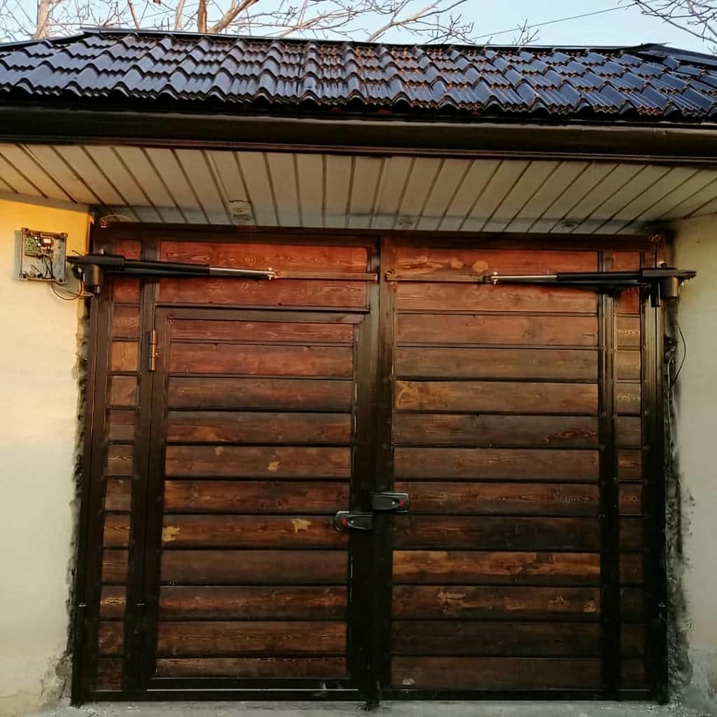 خدمات درب برقی پارکینگ ریلی برای نمای ورودی