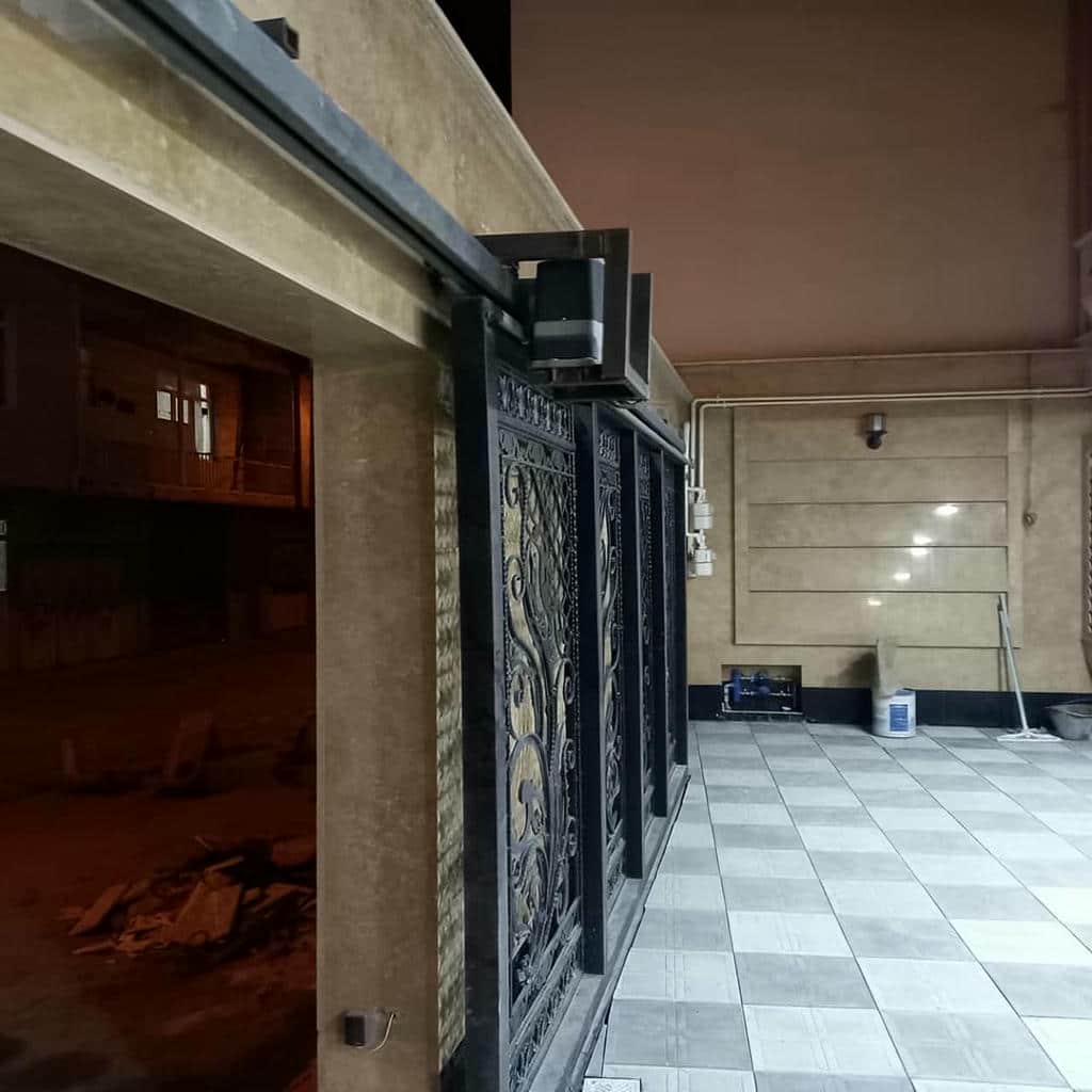 تولید درب ریلی حیاط با پنل مشبک تولید درب ریلی حیاط با پنل مشبک