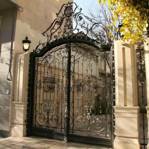 13 مدل درب حیاط مشبک نورگیر
