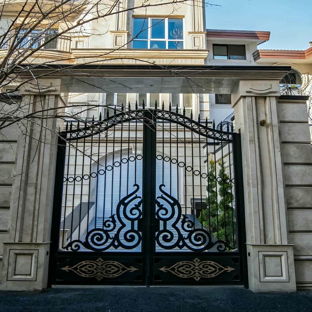 ساخت درب پارکینگ ساختمان چند واحدی با پروفیل مقاوم