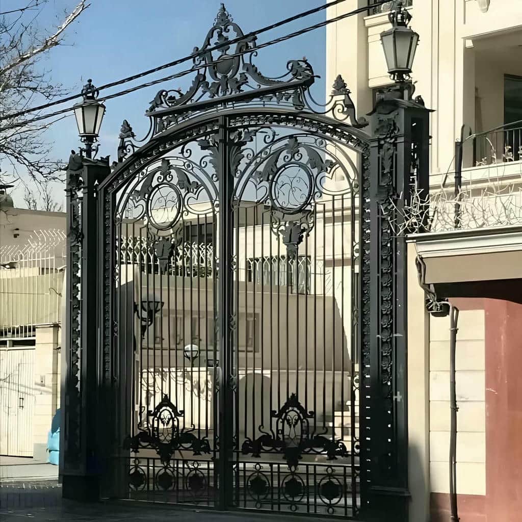 قیمت درب پارکینگ مدرن پنل مشبک با طرح سفارشی
