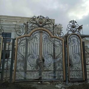 9 مدل درب ویلایی لولایی حیاط بزرگ