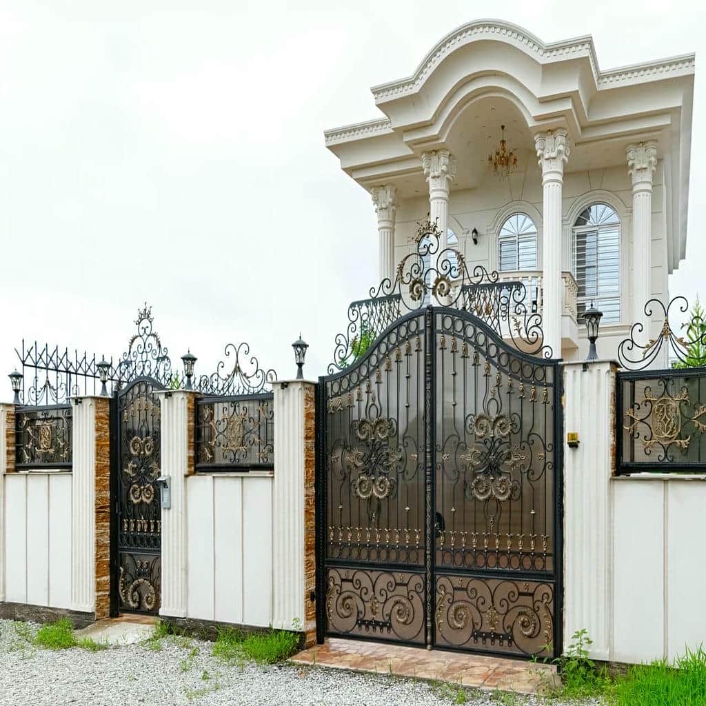 قیمت درب حیاط کتیبه دار بر اساس طرح و متریال