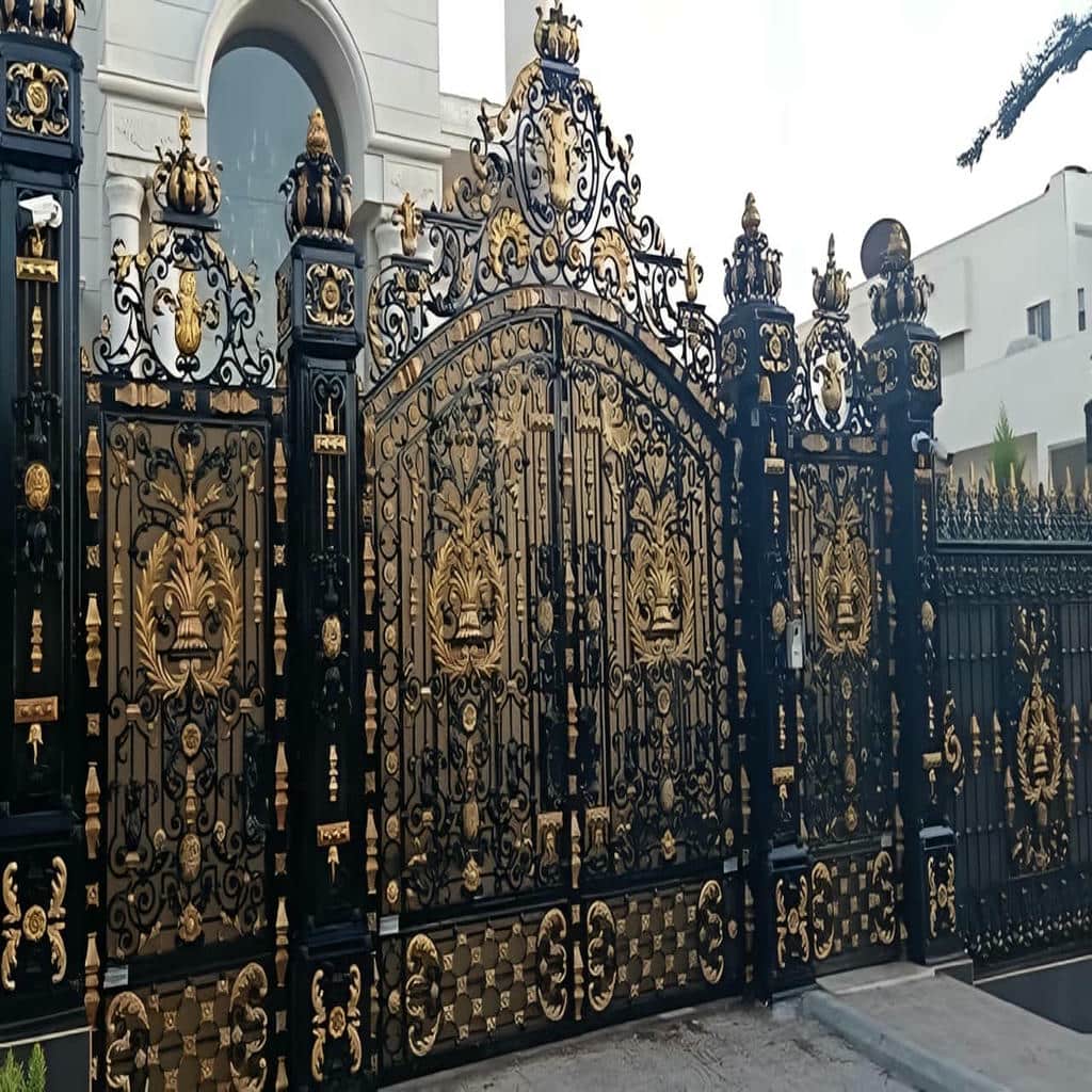 خرید درب پارکینگ عریض ماشین رو با رنگ مات