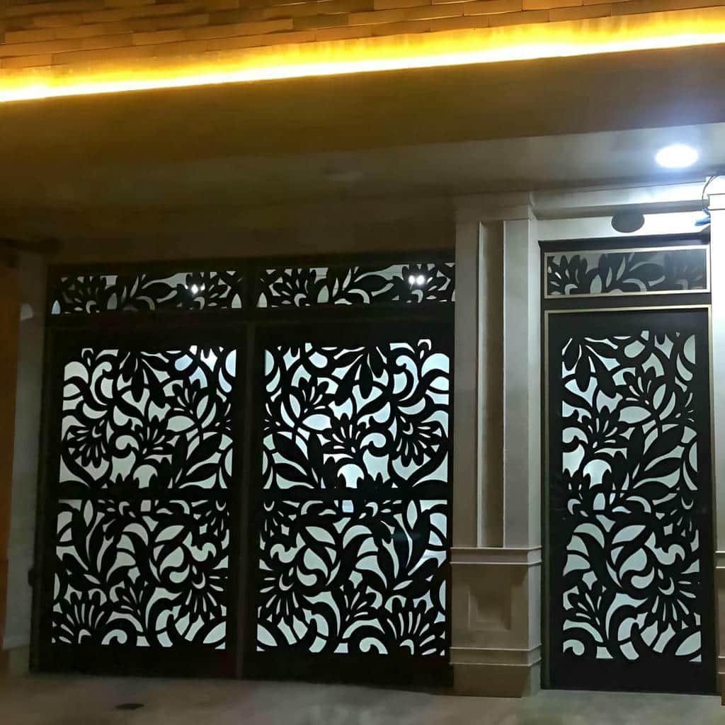 13 طرح درب فلزی مدرن پنل مشبک