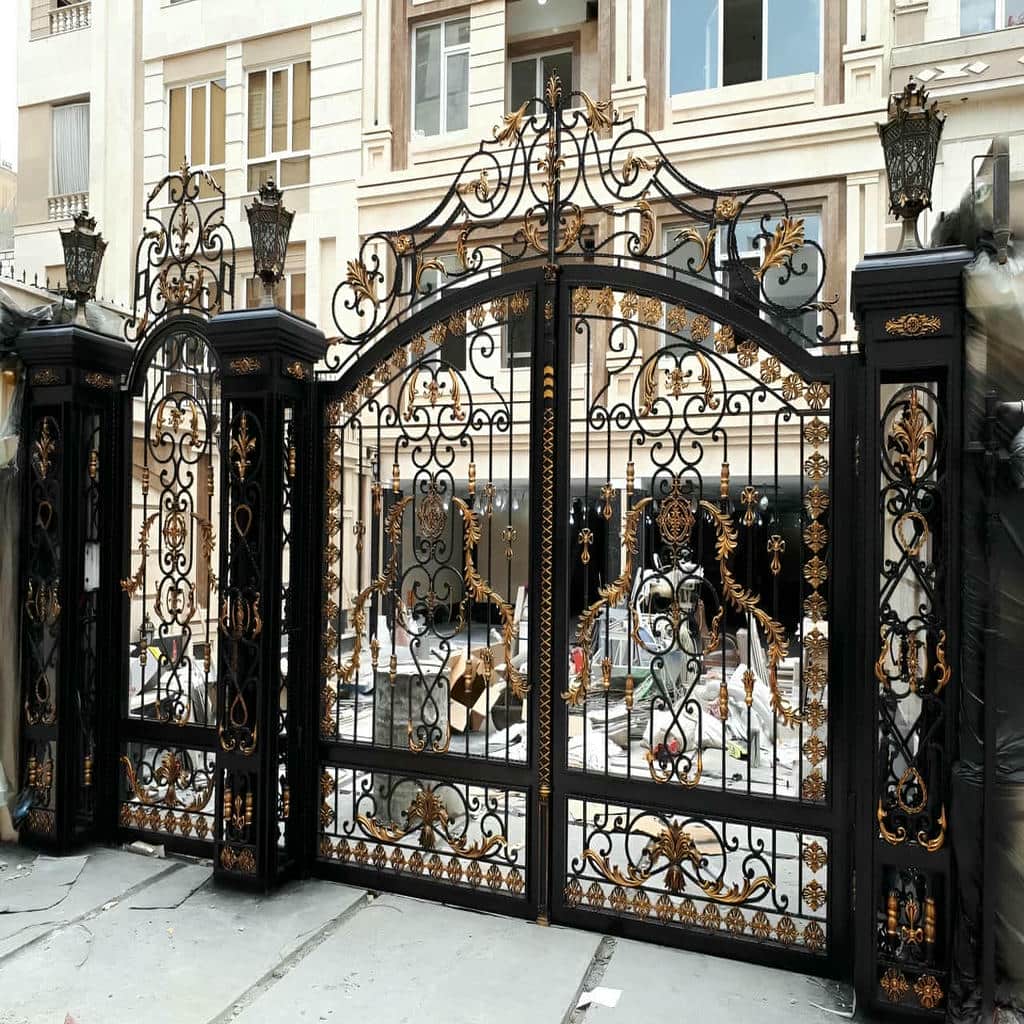 درب فلزی CNC حیاط با طرح هندسی مدرن
