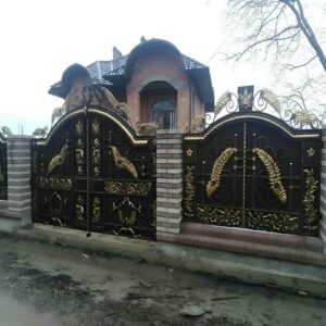9 مدل درب پارکینگ فرفورژه نمای رومی