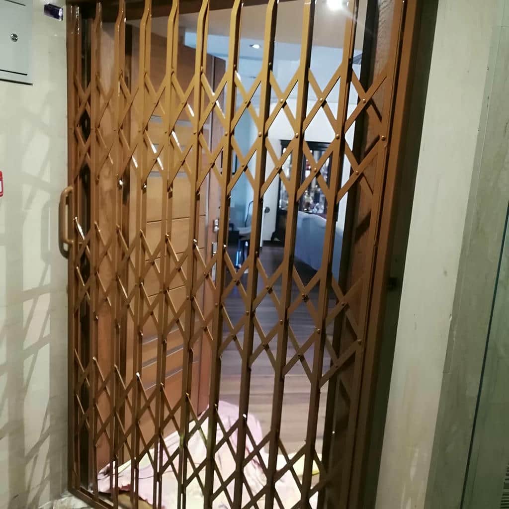 حفاظ آکاردئونی با قفل متناسب سفارش اختصاصی حفاظ آکاردئونی با قفل متناسب سفارش اختصاصی