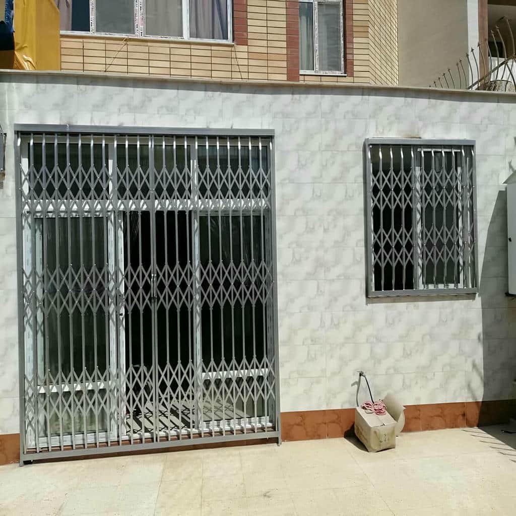 حفاظ پشت درب آپارتمان با جوشکاری تمیز فلزی