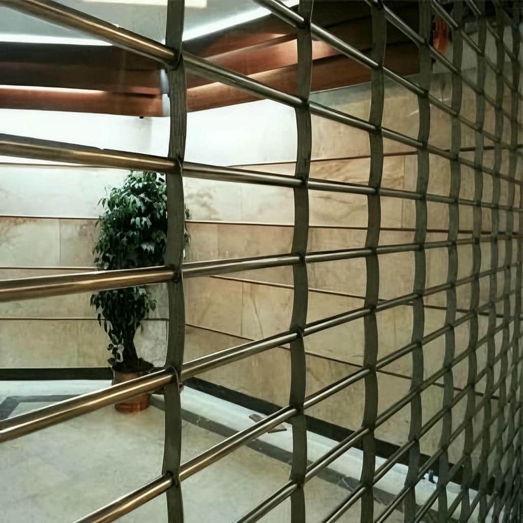 کرکره ضد سرقت نصب شده روی دهانه اختصاصی