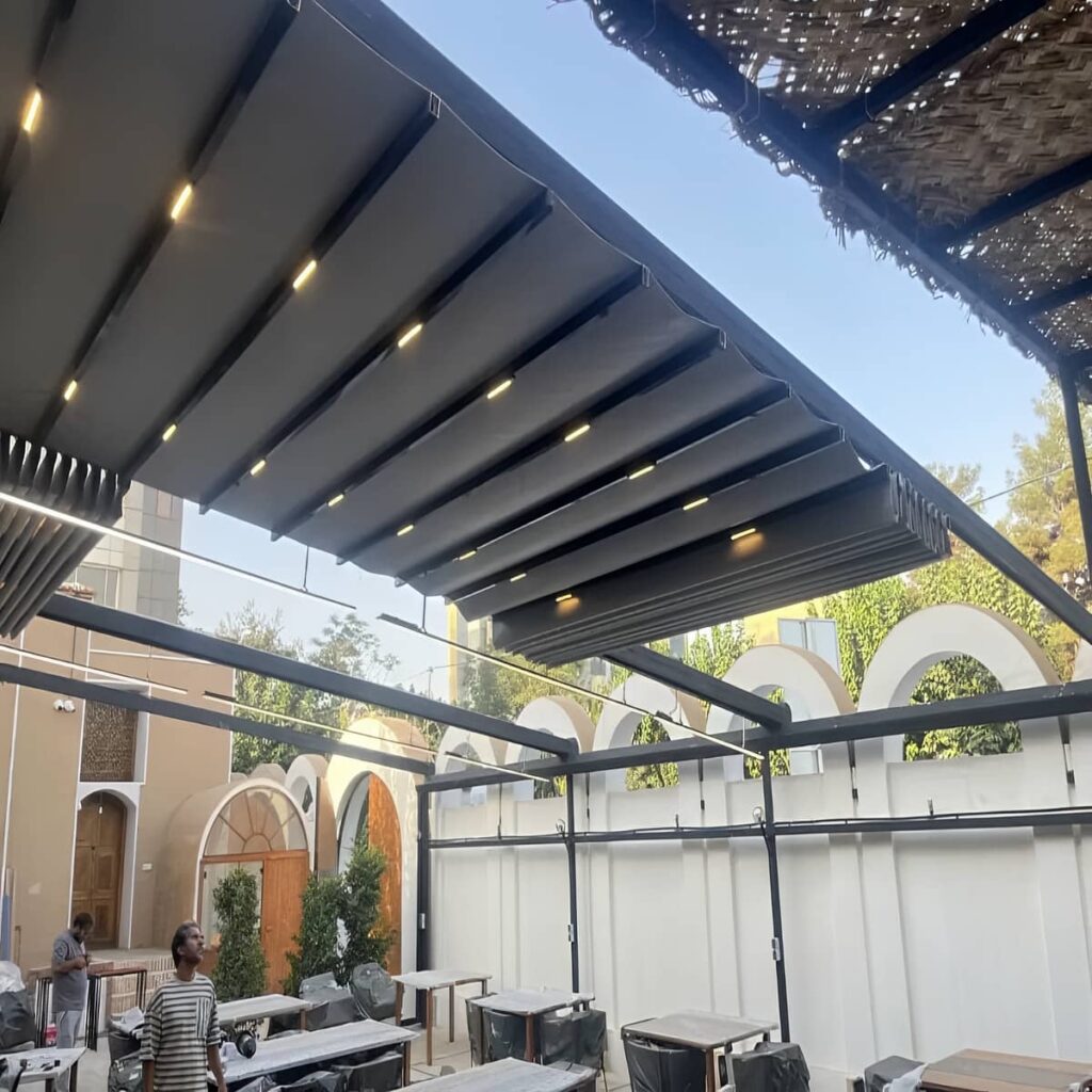 سایبان فول باکس نصب شده روی نمای مدرن سایبان فول باکس نصب شده روی نمای مدرن