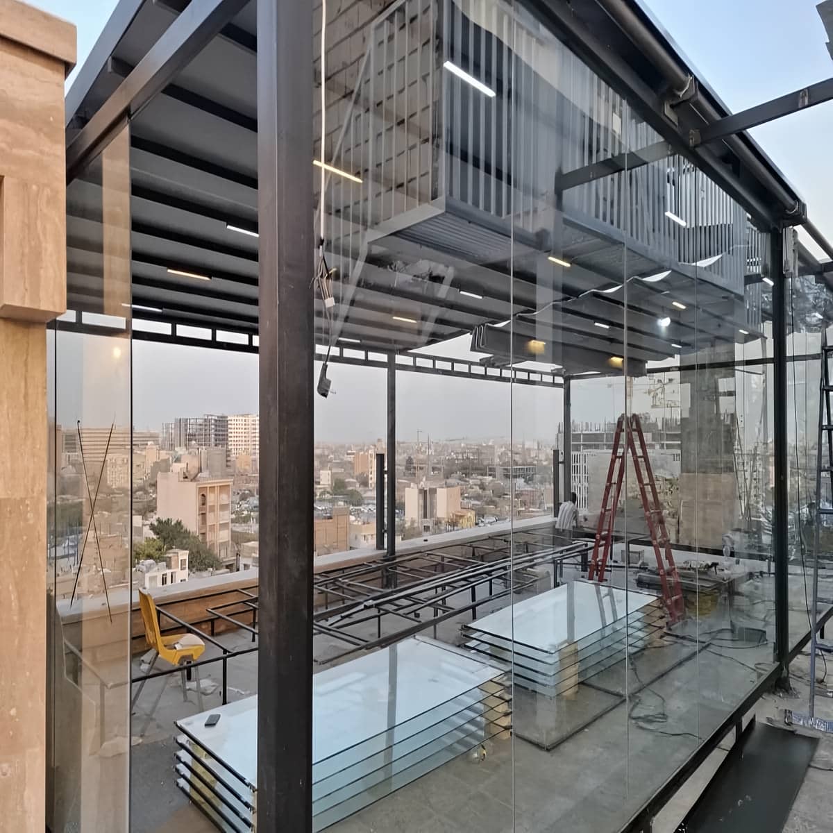 سایبان مغازه بازویی با پارچه روشن سفارشی مرکز سفارش و اجرای سایبان مغازه با قیمت مناسب برای پروژه های نوساز