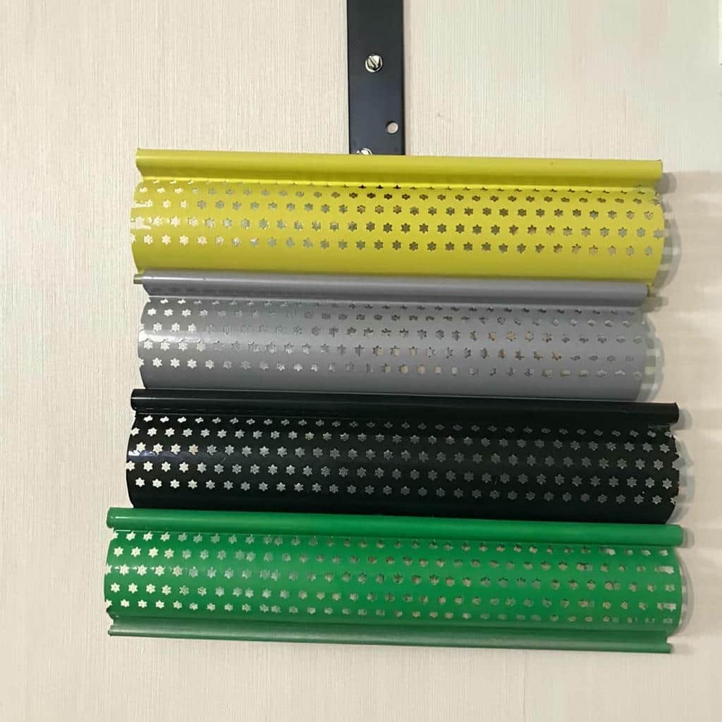 کرکره پانچ دار مشکی با ابعاد سفارشی ورودی مرکز تخصصی فروش کرکره پانچ دار برای نمای مدرن و مینیمال