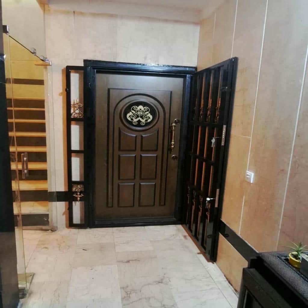 مرکز عرضه حفاظ کرکره‌ای سفارشی با رنگ و طرح هماهنگ نما