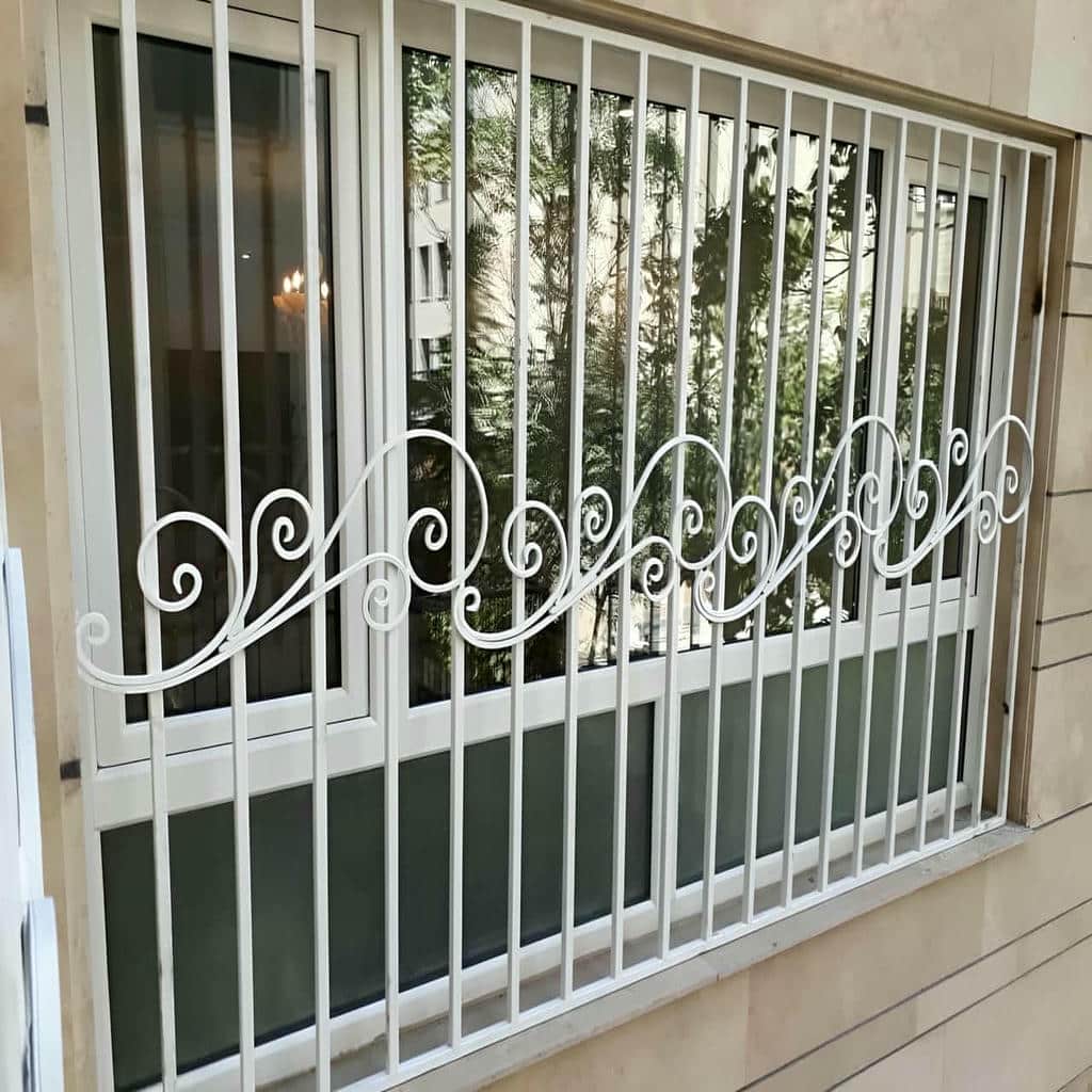 حفاظ پنجره فرفورژه ساده با نقش خلوت حفاظ پنجره فرفورژه ساده با نقش خلوت