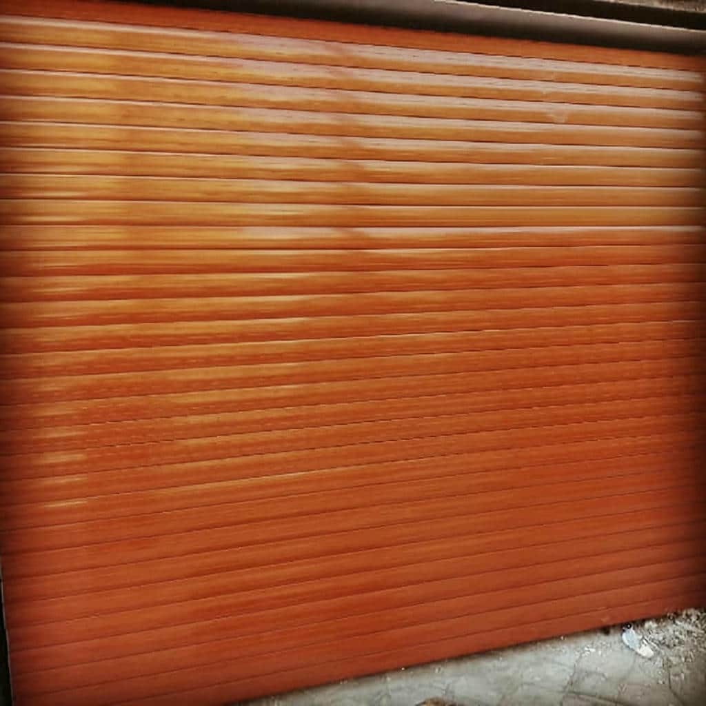 کرکره پارکینگ مشکی با نصب تخصصی پروژه کرکره پارکینگ مشکی با نصب تخصصی پروژه