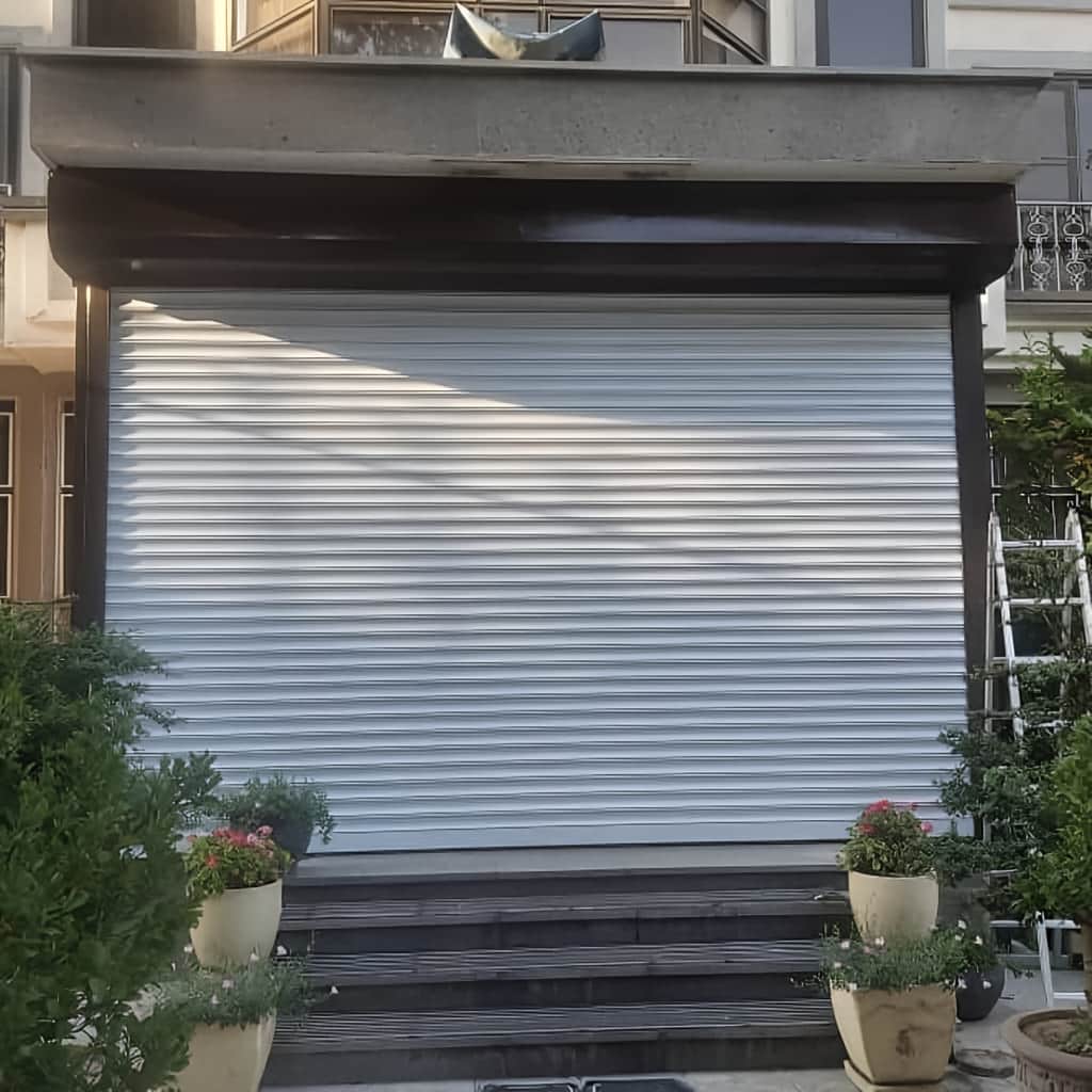 کرکره مغازه هماهنگ با ورودی باریک فروشگاه