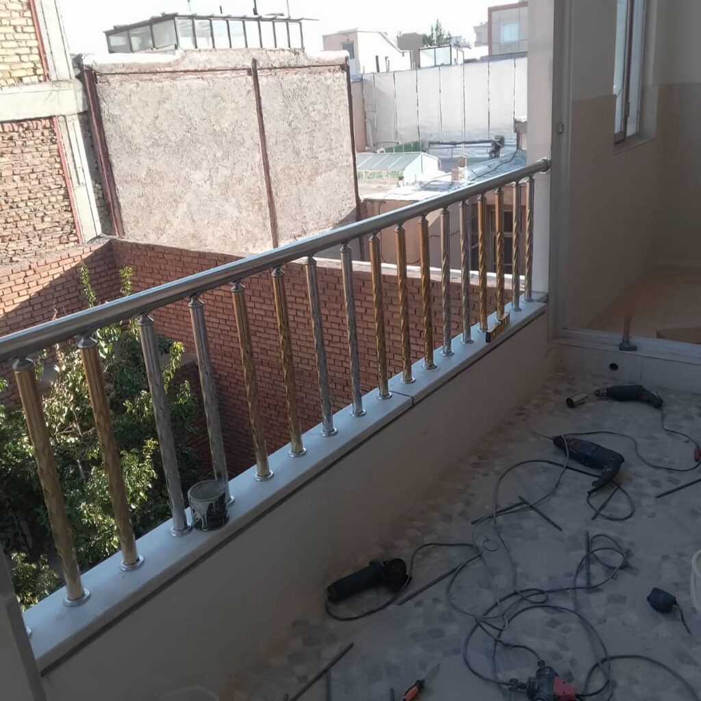 نرده پله سفارشی با رنگ مناسب آفتاب