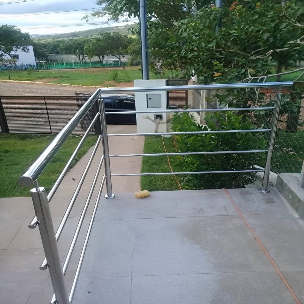 نرده پله کلاسیک آماده نصب تخصصی پروژه