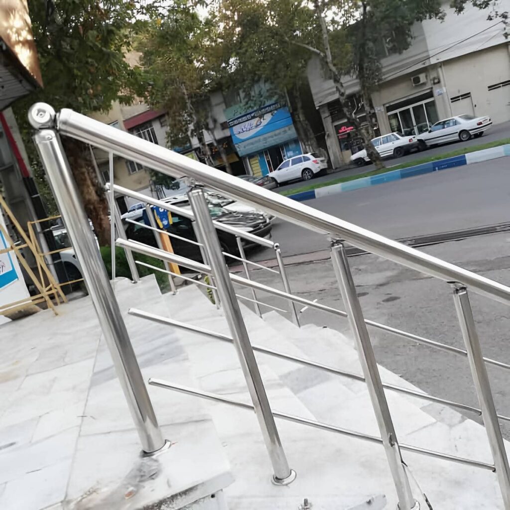 جان پناه بالکن با فرم ساده اجرایی