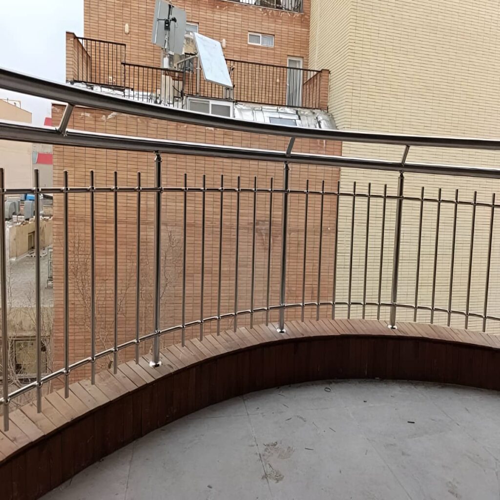نرده تراس فلزی برای فضای عریض نرده تراس فلزی برای فضای عریض