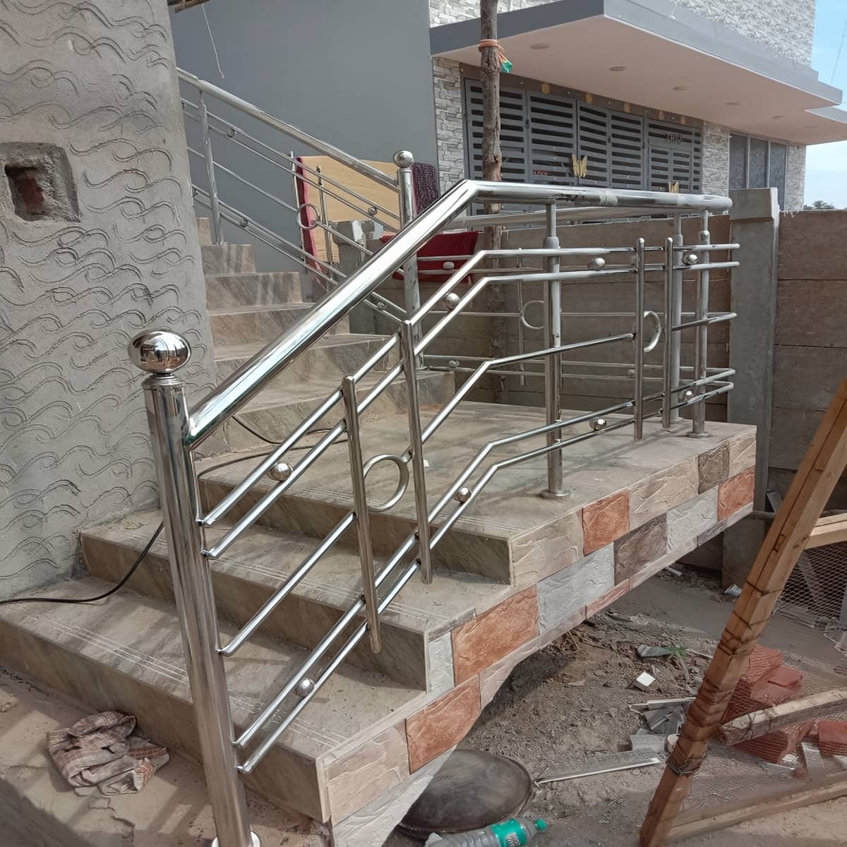 نرده استیل بالکن سفارشی با ابعاد دقیق مرکز عرضه مستقیم نرده استیل بالکن برای مناطق گرم و خشک