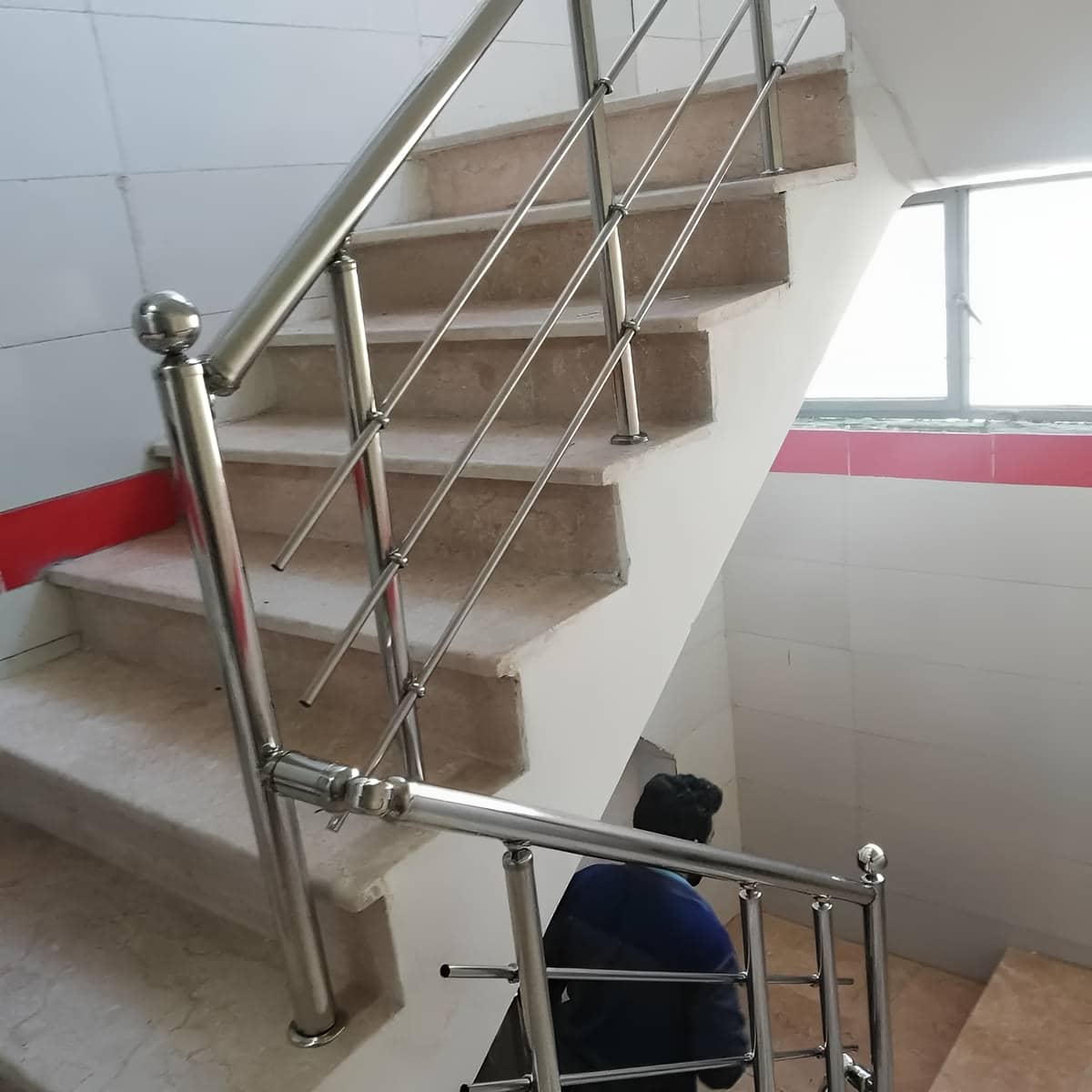 نرده استیل بالکن با ابعاد سفارشی دقیق مرکز عرضه نرده استیل بالکن با قیمت مناسب برای انتخاب متریال مناسب