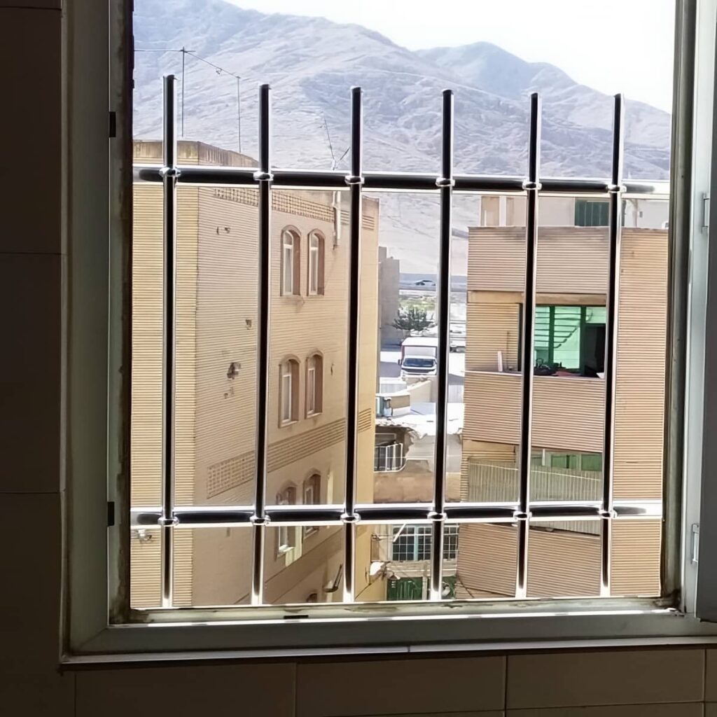 حفاظ پنجره ویلایی با رنگ سفارشی نما