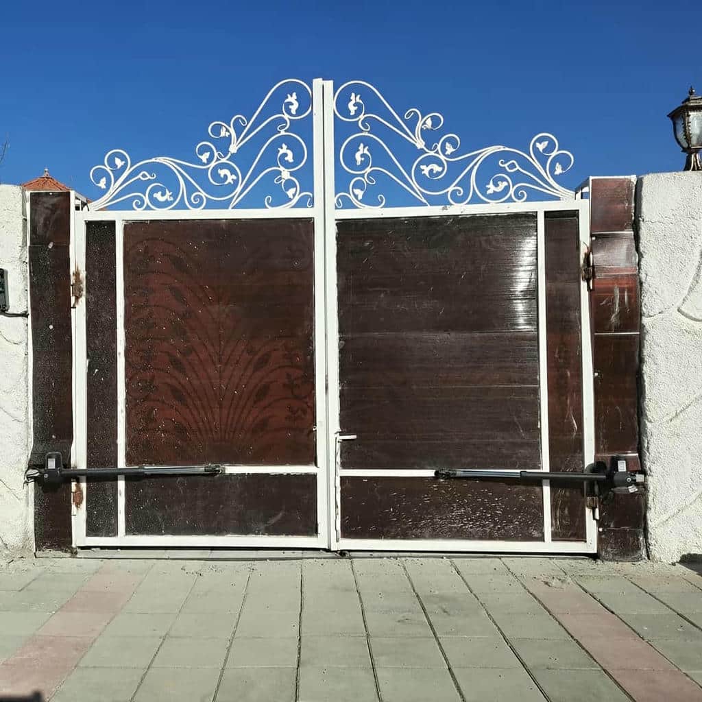 جک پارکینگی متناسب با ورودی در معرض باد جک پارکینگی متناسب با ورودی در معرض باد