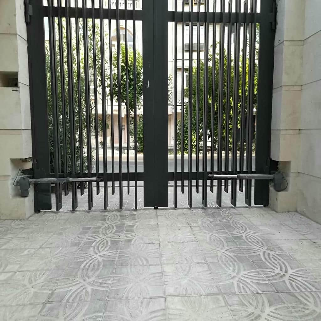 جک دو لنگه کنار ستون محل نصب