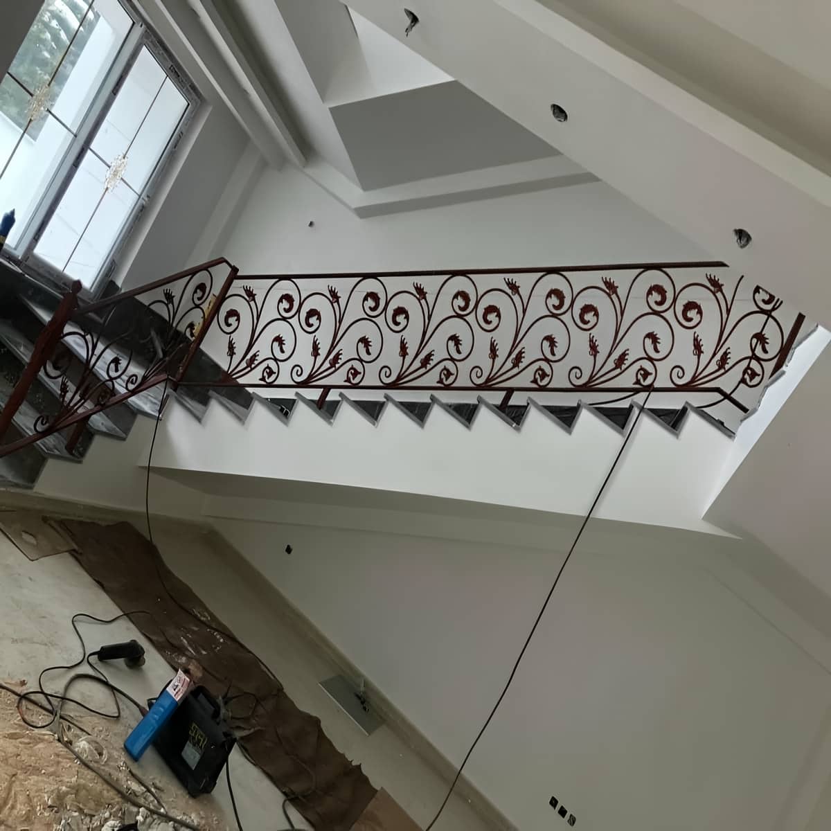 نرده فرفورژه راه پله با متریال سفارشی مرکز عرضه نرده فرفورژه راه پله با قیمت مناسب برای انتخاب متریال سفارشی