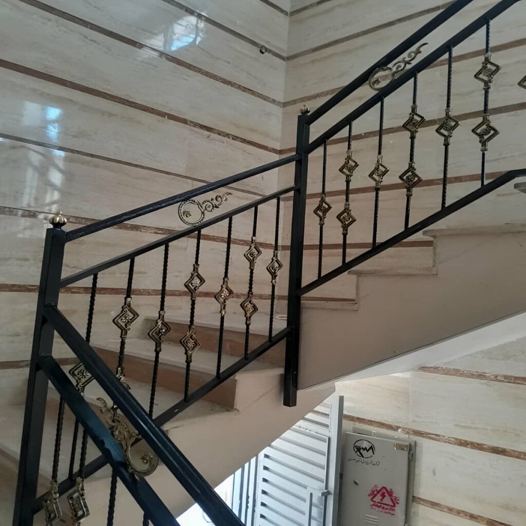 نرده پله کلاسیک با ابعاد اختصاصی پروژه