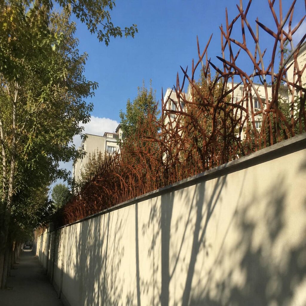 حفاظ روی دیوار با اندازه گیری دقیق پروژه