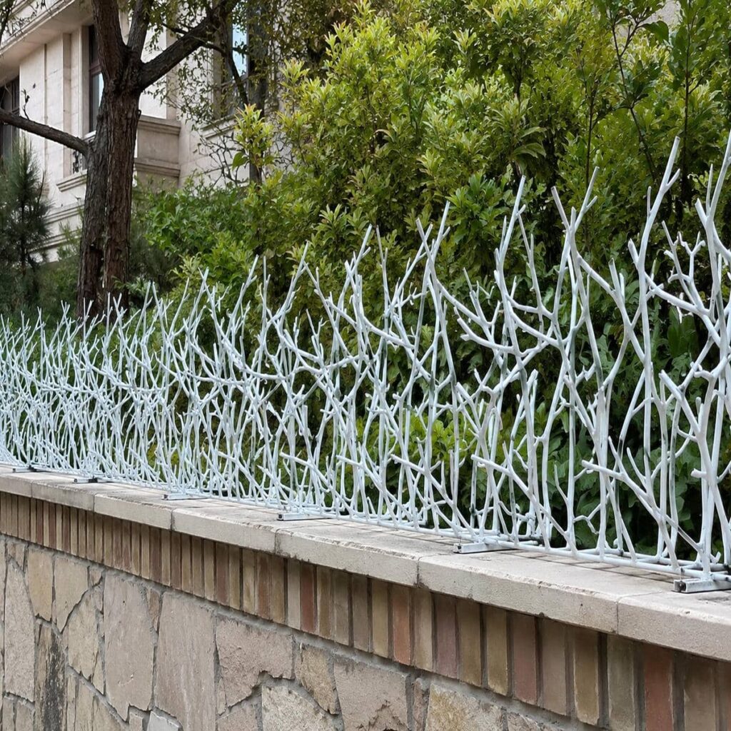 نرده روی دیوار با تراکم متناسب پروژه