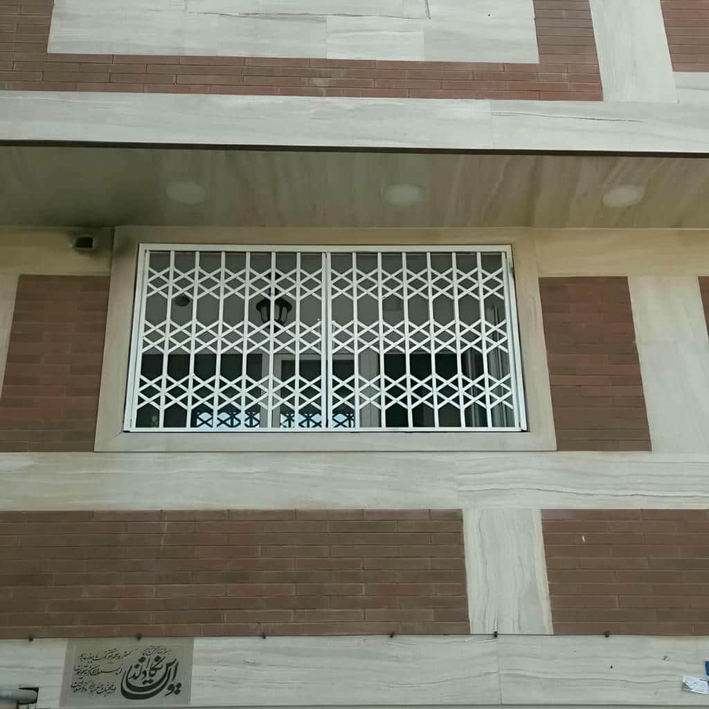 حفاظ پنجره متحرک با پوشش رنگی یکدست