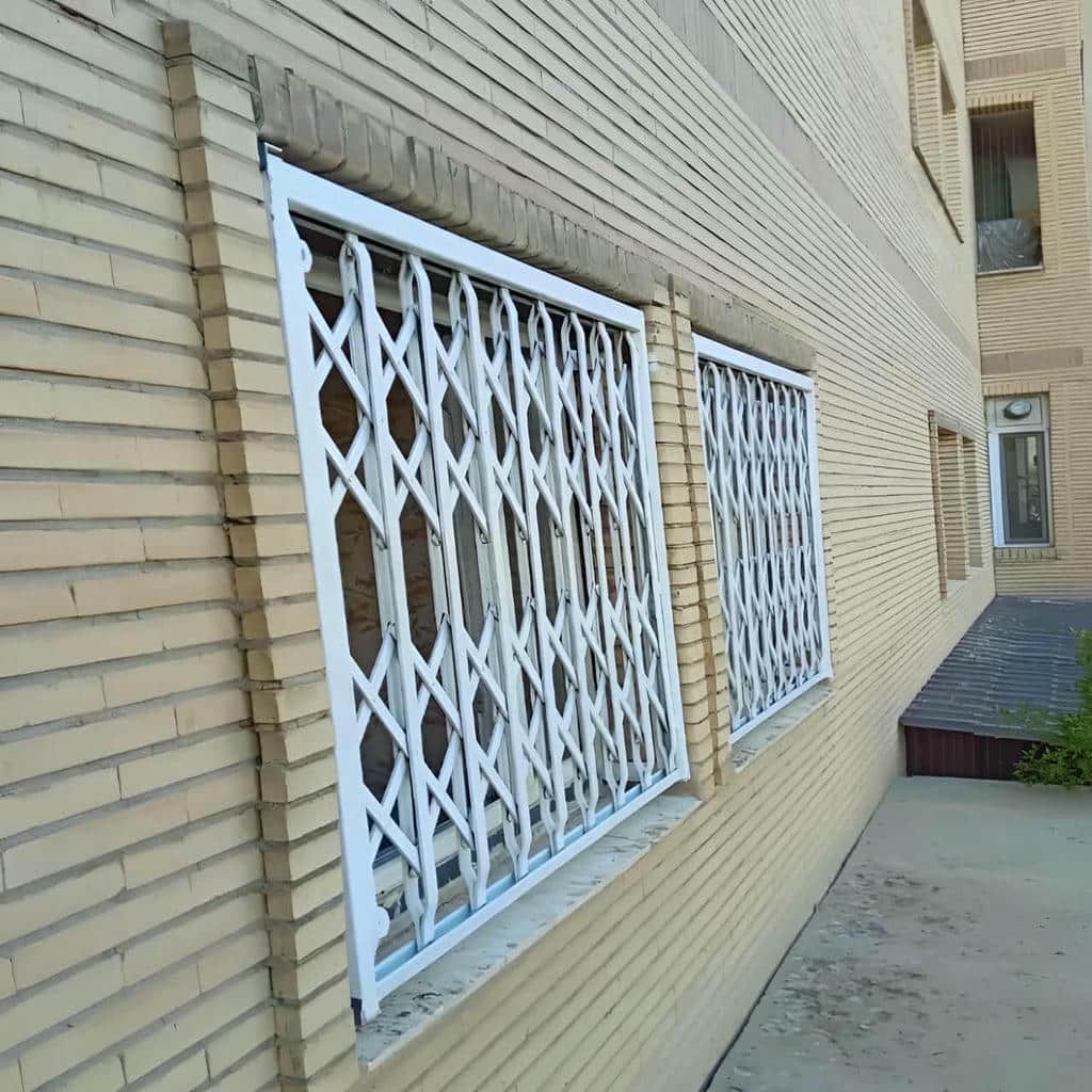 مرکز عرضه حفاظ پنجره متحرک با رنگ و طرح هماهنگ با نمای ساختمان